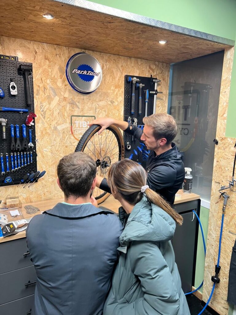 reparación de bicicletas en taller profesional